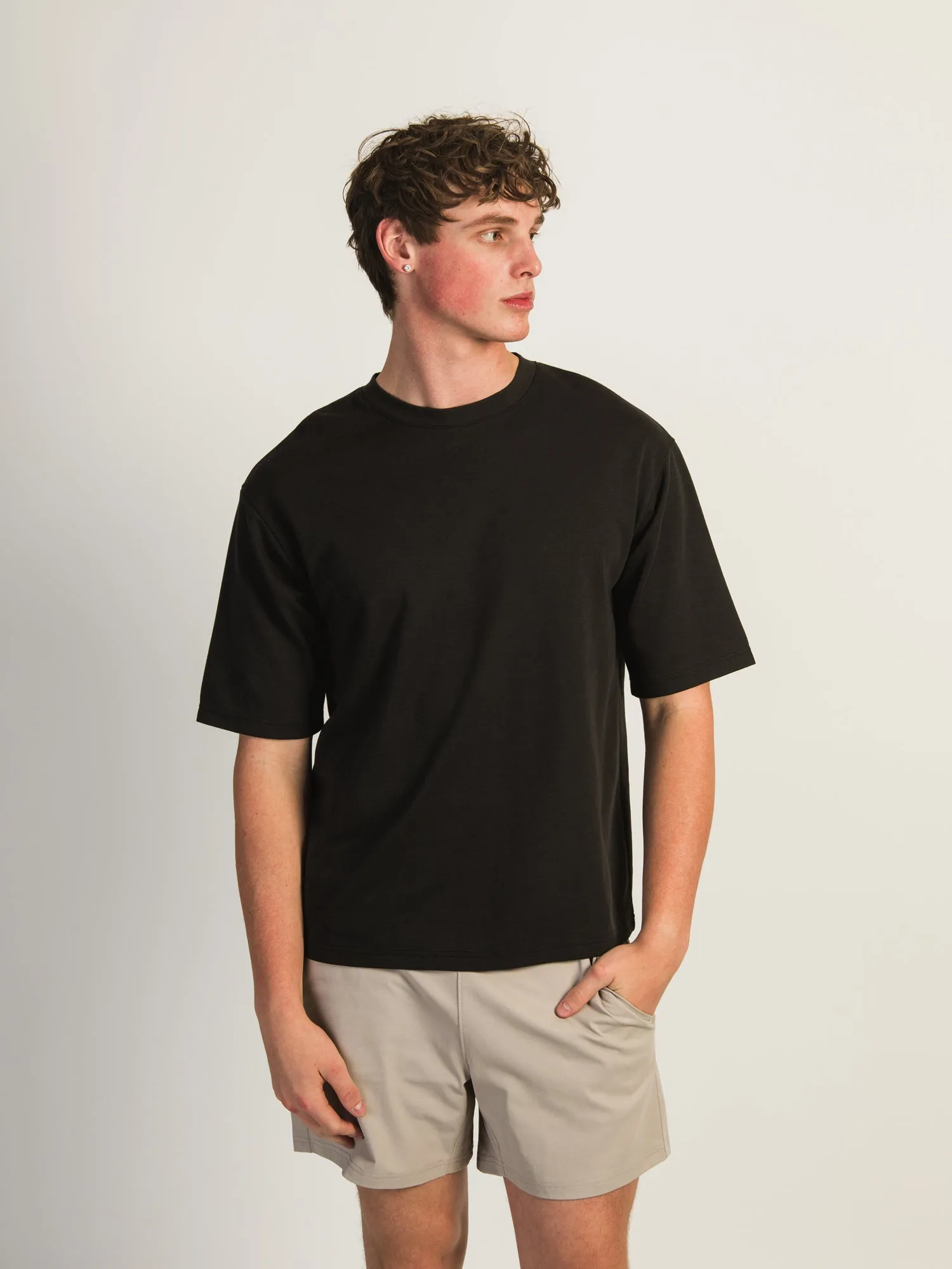 BOXY FIT TEE - BLACK