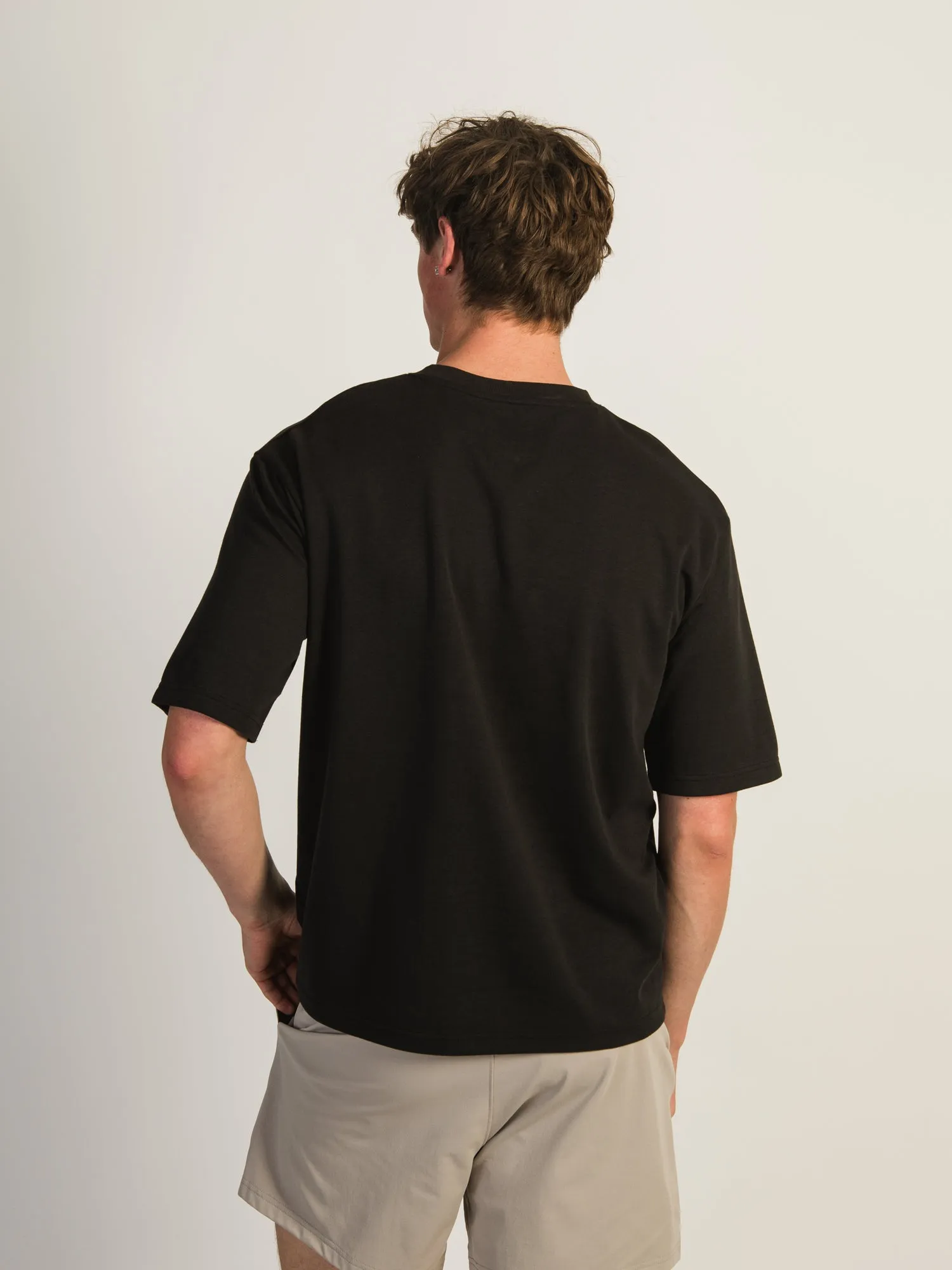 BOXY FIT TEE - BLACK