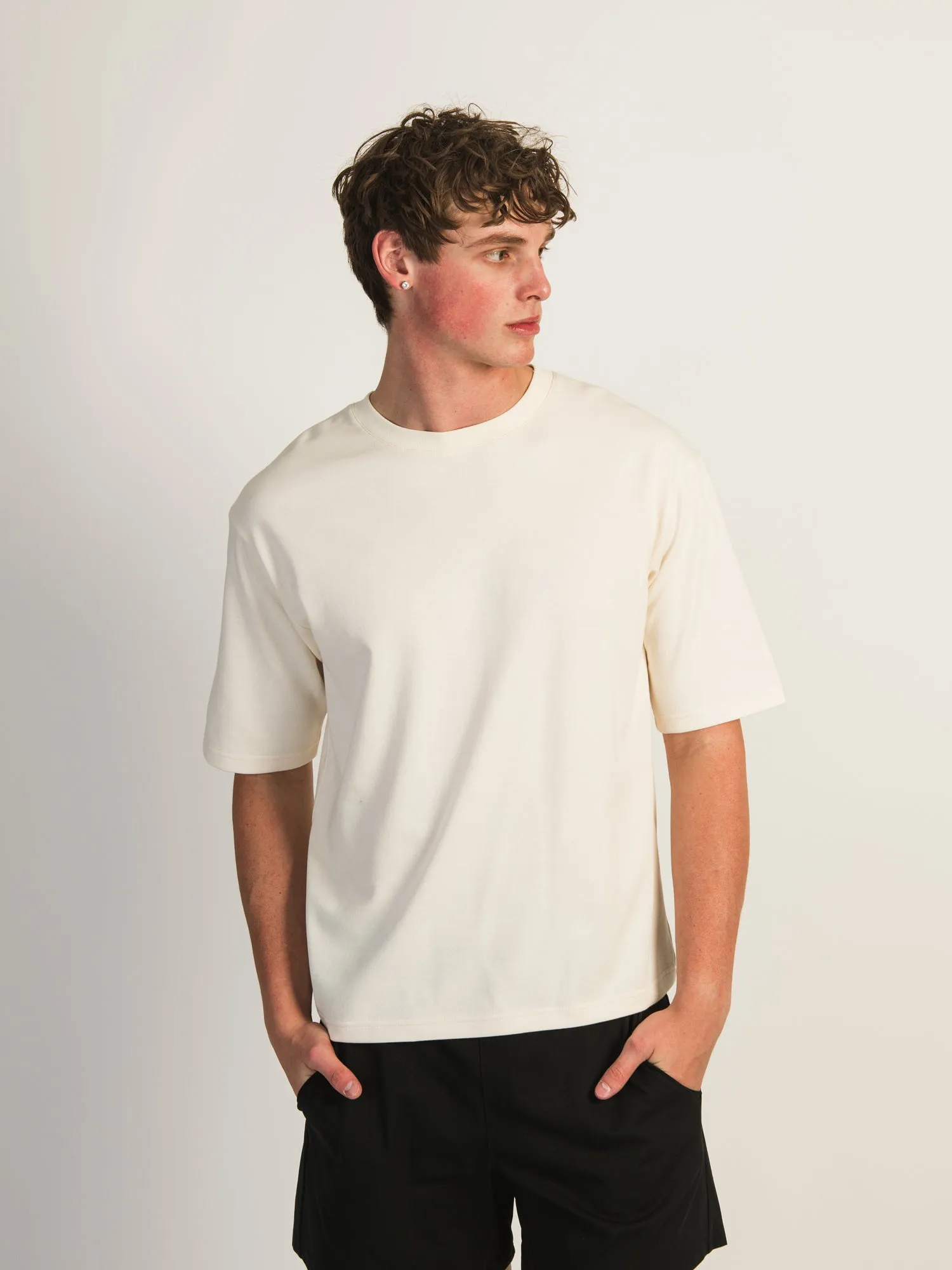 BOXY FIT TEE - CREAM