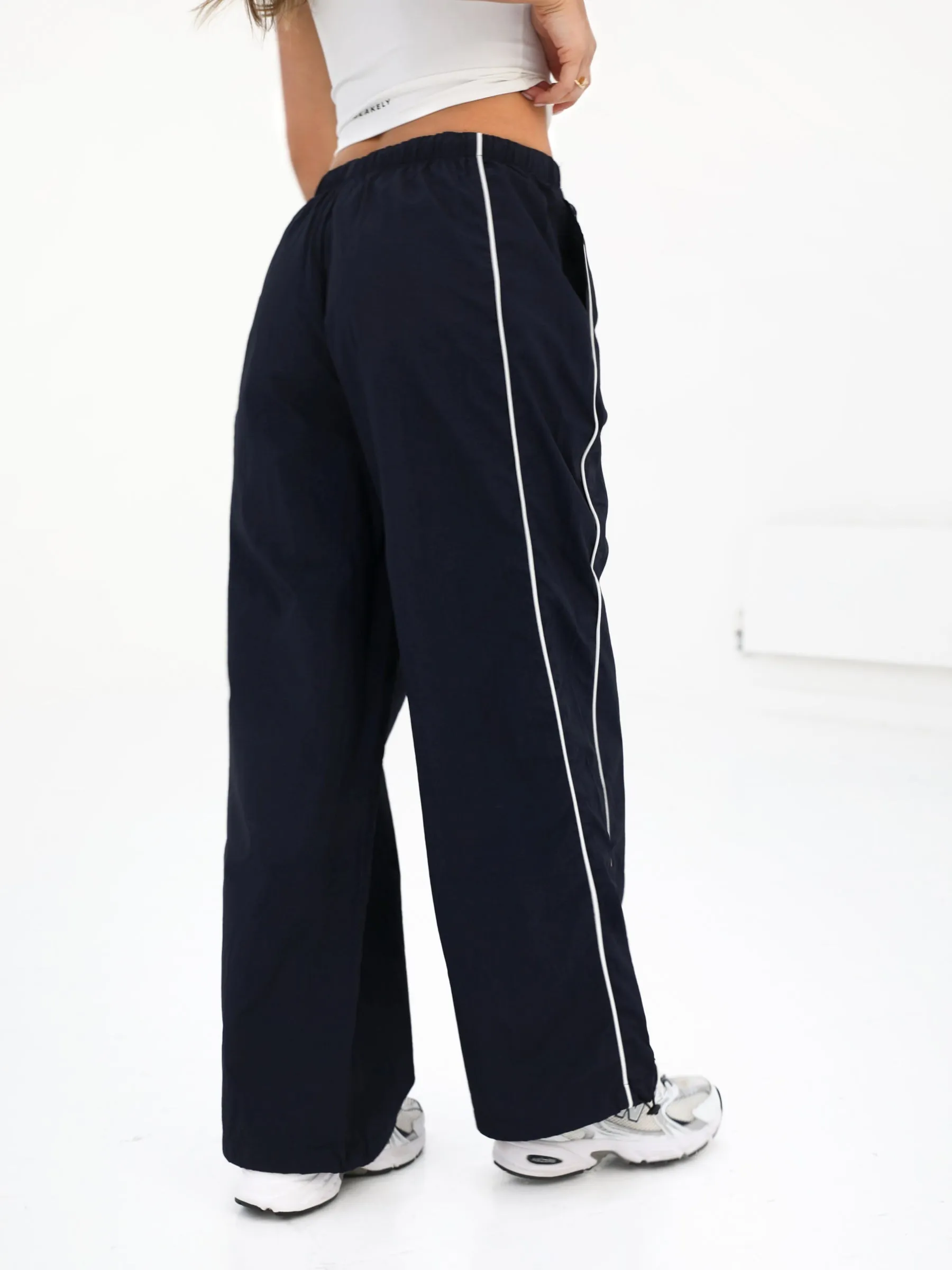 Off Duty Parachute Trousers - Navy