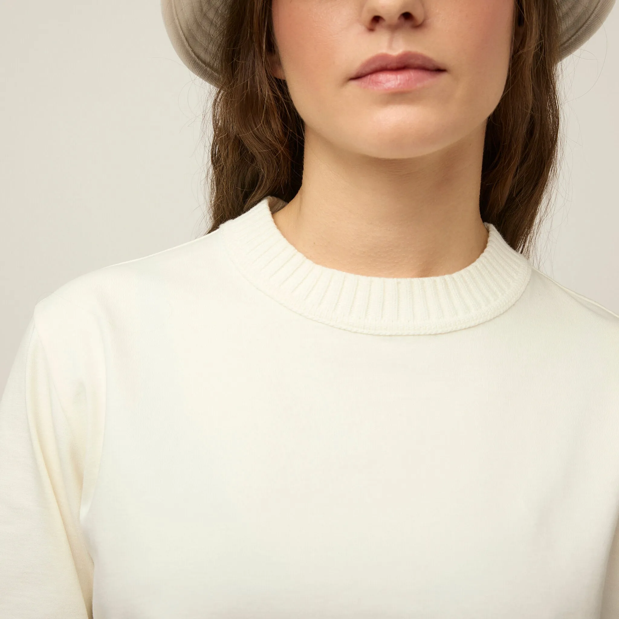 Rib Neckline Cropped Tee